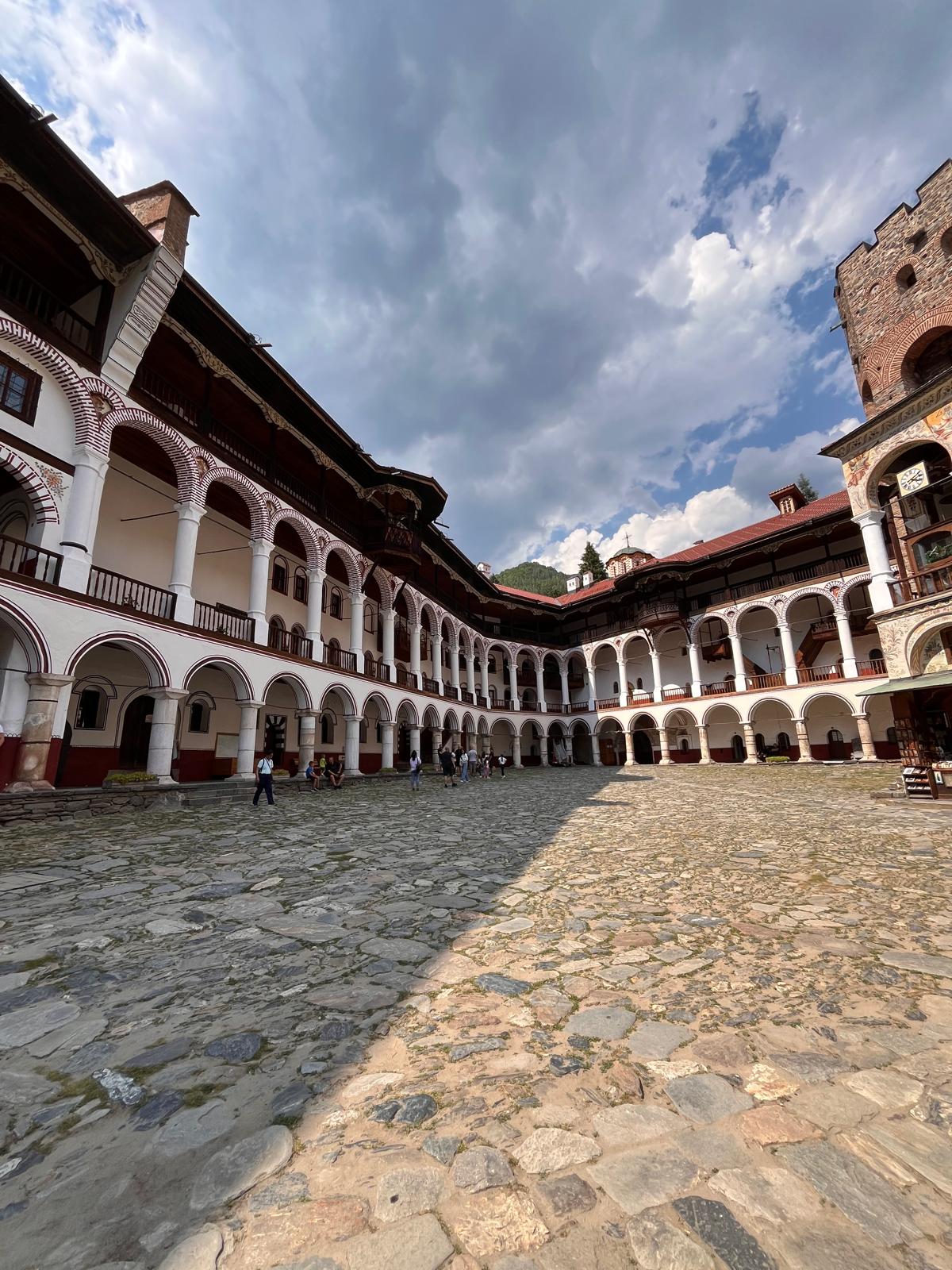 monastero_rila_viaggiare_selene_pera_bulgaria_preghiera