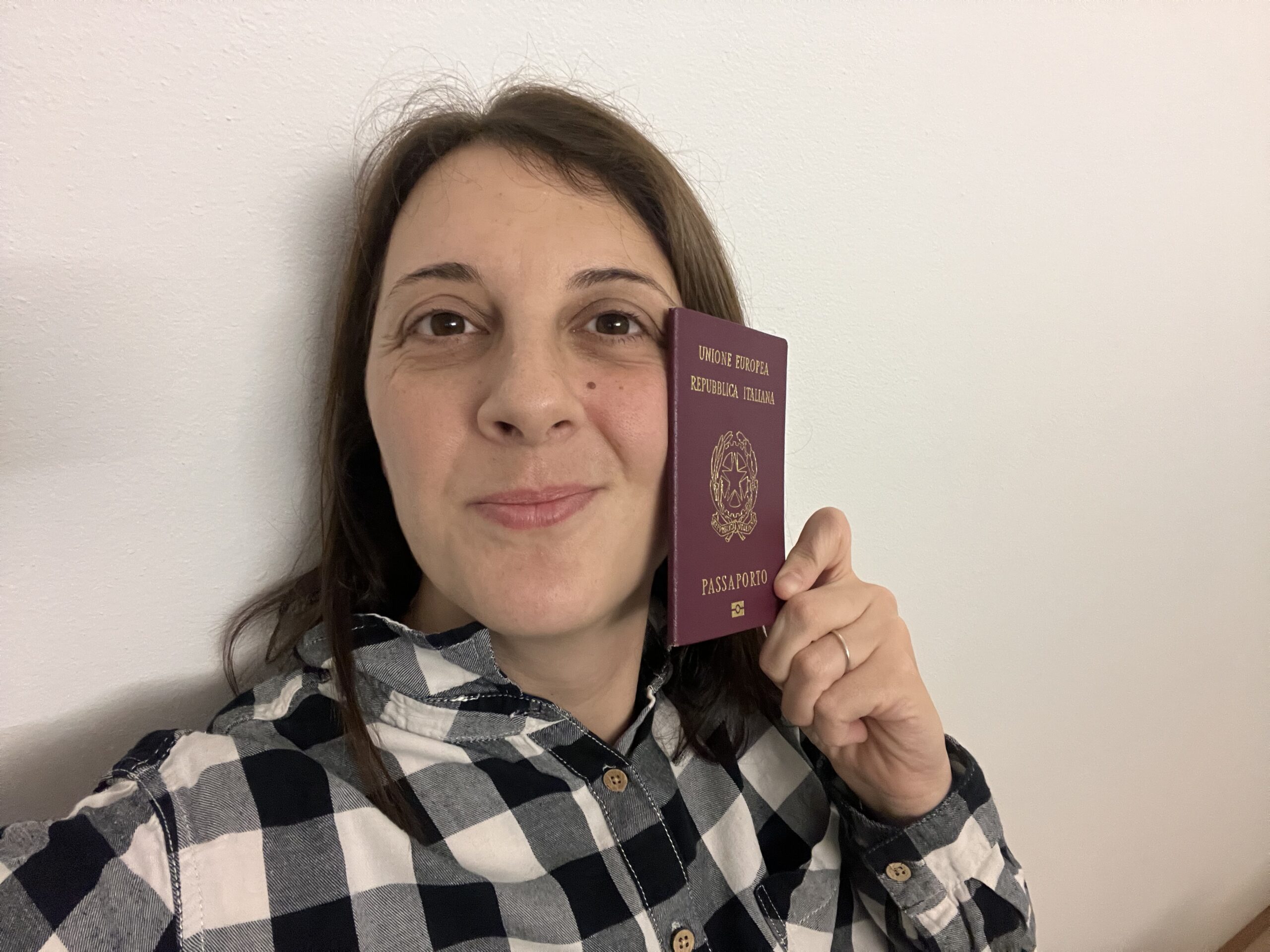 Selene Pera con passaporto